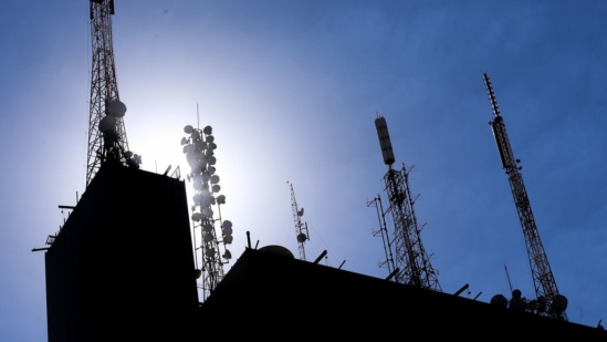 STF forma maioria contra liminar de Dino sobre compartilhamento de antenas