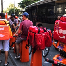 Quem responde por perda de pacote entregue na portaria?