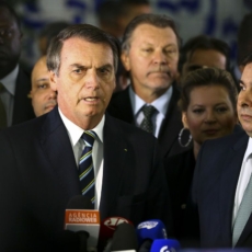 Apoio ao governo Bolsonaro na Câmara cai 10 pontos desde a Previdência