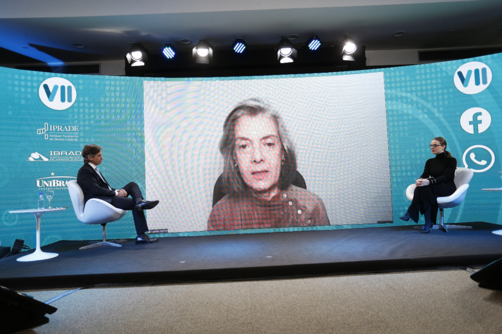 Ministra Cármen Lúcia durante o VII Congresso Brasileiro de Direito Eleitoral