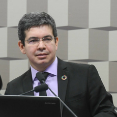 Senador Randolfe Rodrigues apresenta projeto de regulamentação do Fundeb