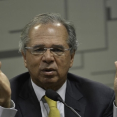 Sob pressão política, Guedes associa auxílio emergencial à retomada das reformas