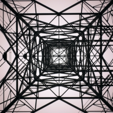 Apesar de essenciais, energia e telecom têm ICMS majorado em ao menos 3 estados