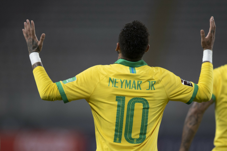 improbidade? Acenos feitos a Bolsonaro durante a partida de futebol podem ser enquadrados como ilícitos praticados no exercício da função pública? Fotos Públicas