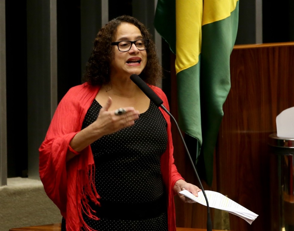 Luciana Santos centro da política