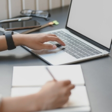 Insper abre inscrições para cursos de Relgov, negociação, compliance e governança