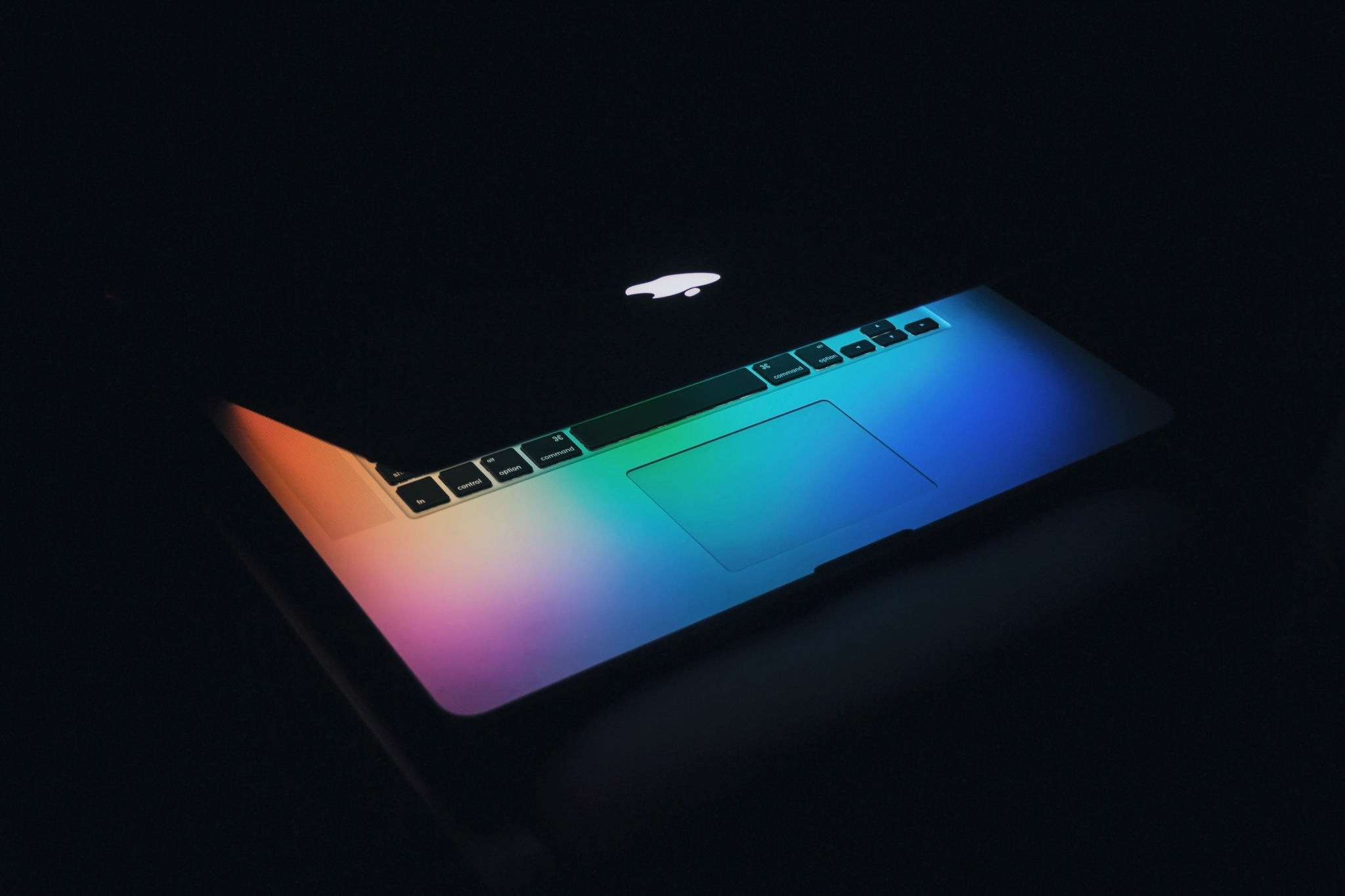 Recentemente, um caso envolvendo empresas de tecnologia norte americanas chamou a atenção: a atual disputa entre Apple e Epic Games.