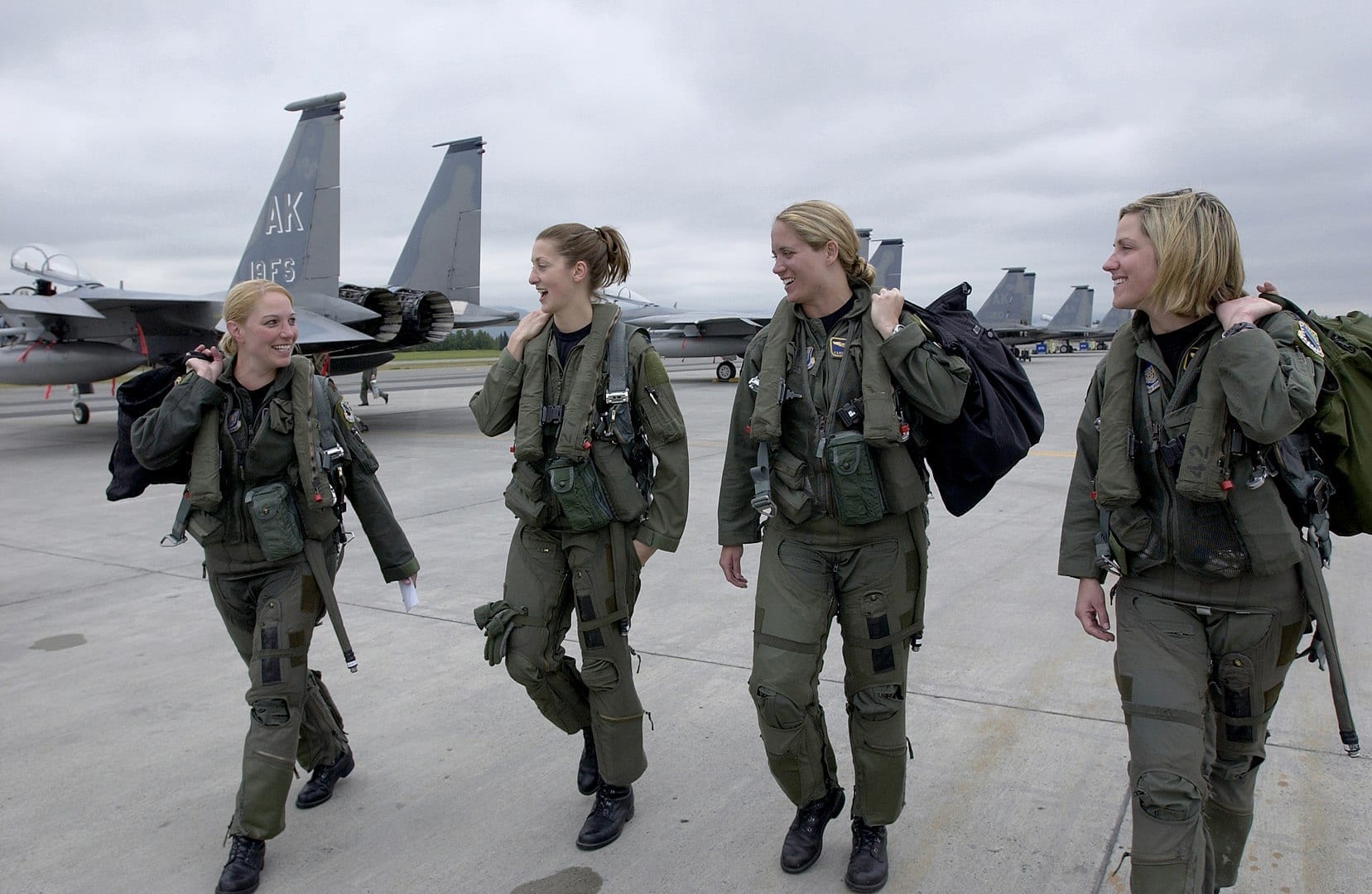 Mulheres podem ter direito a escolher o alistamento militar