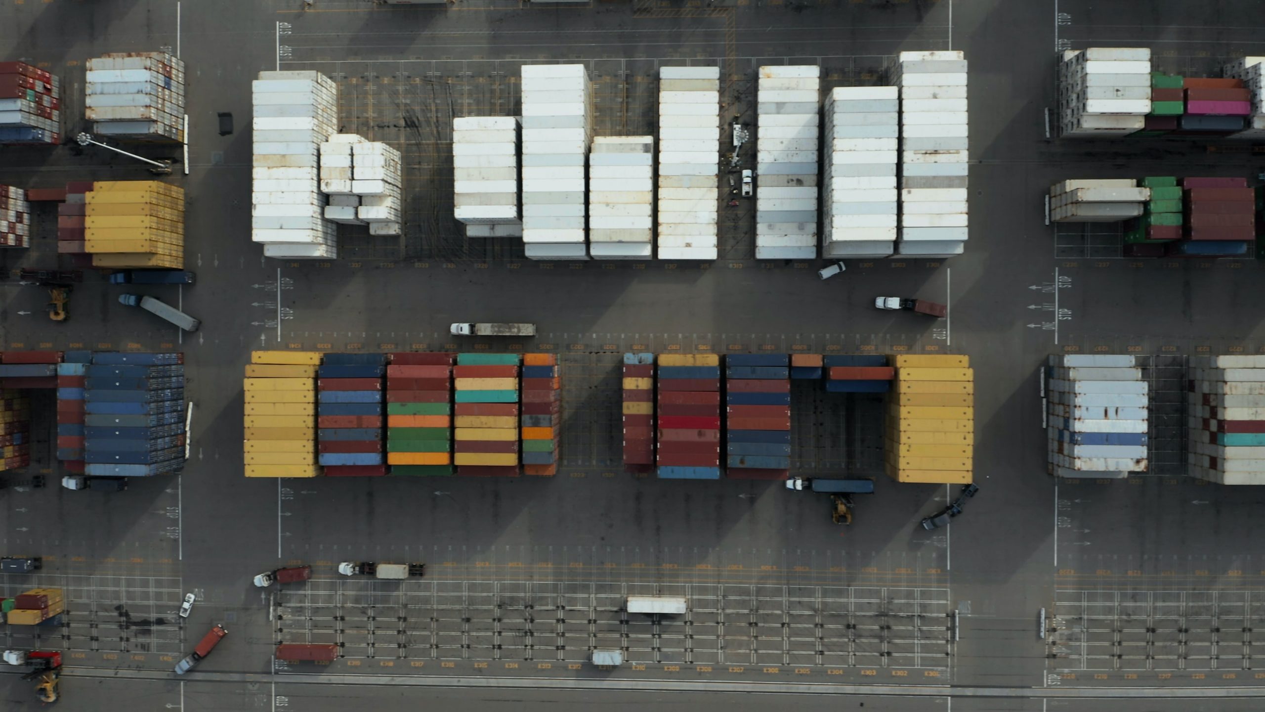 Economia, mercado e pressões globais: comércio internacional e concorrência
