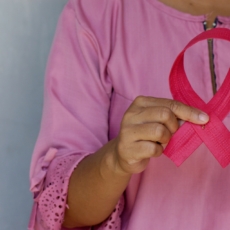 Outubro Rosa e a genética em favor da mulher brasileira