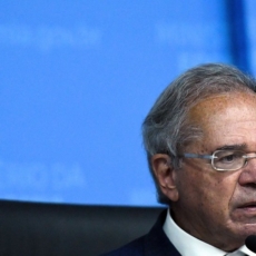 PEC dos Combustíveis faz ala política ganhar terreno contra Guedes e eleva incerteza