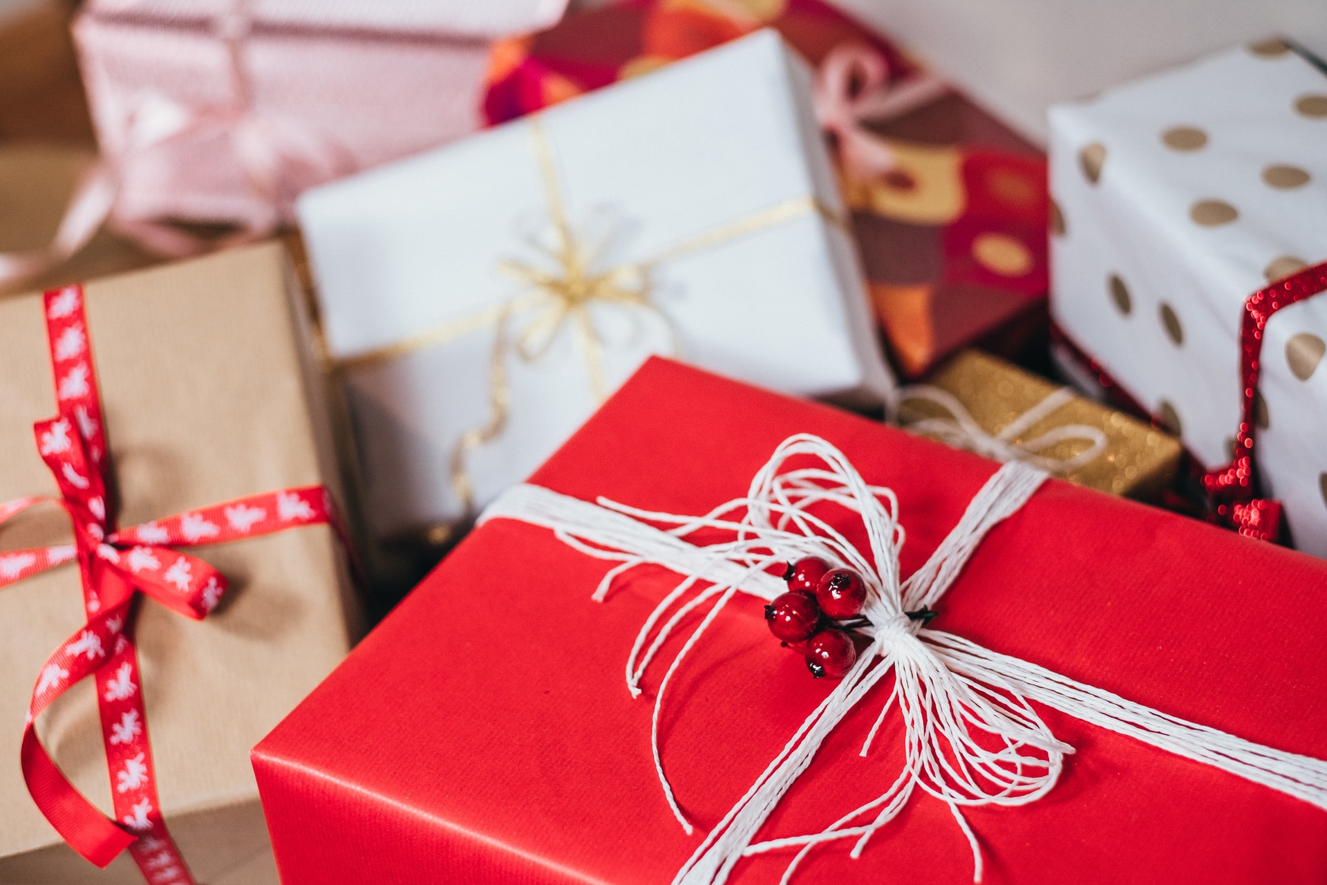 Presentes de Natal e créditos sobre as embalagens