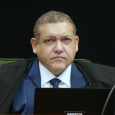 Nunes Marques interrompe julgamento sobre demissão por recusa à vacina da Covid-19