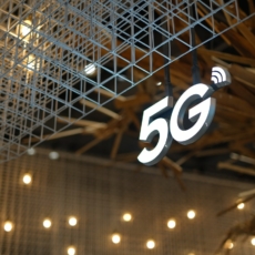 Burocracia emperra implantação da rede 5G em dez de 26 cidades com 500 mil habitantes