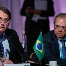 Guedes reforça orientação de desonerar com retomada de debate sobre tabela do IR
