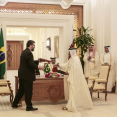 Comitiva presidencial aceitou relógios Cartier e Hublot como presentes do Qatar