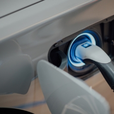 Automóveis elétricos começam a pegar tração no Brasil, mas desafios são grandes