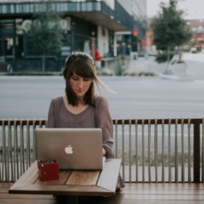 Por que brasileiros não podem ser trabalhadores nômades digitais?