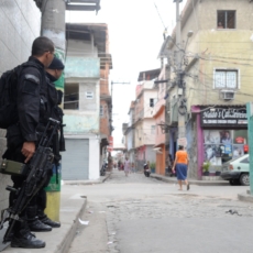 Fachin dá 5 dias para RJ apresentar cronograma para pôr câmeras em fardas policiais
