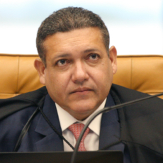 Nunes Marques interrompe julgamento de ação que discute Lei dos Caminhoneiros