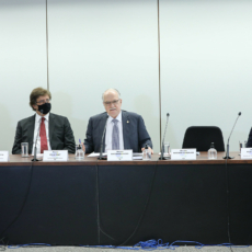 Democracia eleitoral é inegociável, diz Fachin em reunião com presença das Forças Armadas