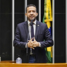 André Janones: embalado por redes sociais, político tenta chegar à Presidência