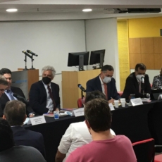 Regulação das redes é necessária, mas é preciso cuidado, dizem especialistas