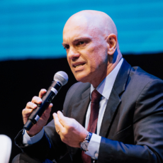 Quem usar fake news e falar de fraude em urnas terá registro cassado, diz Moraes