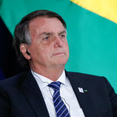 Bolsonaro avança em solução para os combustíveis e sobe tom contra o STF