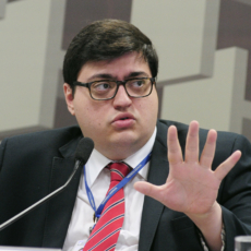Secretário da Fazenda de São Paulo critica ideia de PEC para zerar ICMS do diesel