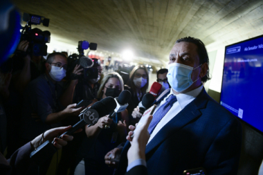 Advogado de Bolsonaro deve indenizar jornalista, que também deve indenizá-lo