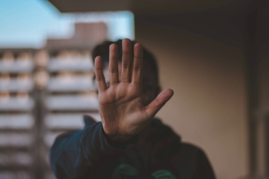 Brasil registrou 27,7 mil casos de stalking contra mulheres em 2021, aponta FBSP