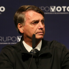 CGU decide que informações sobre cartão de vacina de Bolsonaro devem vir a público