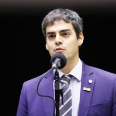 Deputado Tiago Mitraud pede vista do relatório da PEC do Piso da Enfermagem