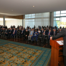 PL diz ao TSE que ato de Bolsonaro com embaixadores foi de governo, não eleitoral