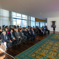 Associações de juízes, OAB e IAB defendem voto eletrônico e criticam Bolsonaro