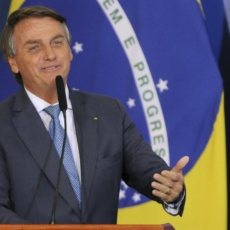 Bolsonaro engaja ‘máquina’ na campanha e sobe tom contra o TSE