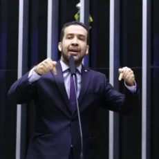 Janones, entre a possível inelegibilidade e a adesão à candidatura de Lula