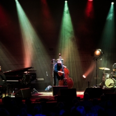 The Bad Plus vira quarteto sem piano e lança álbum de estreia