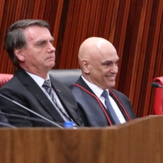 TSE manda remover publicações que dizem que Lula implantará banheiro unissex em escolas