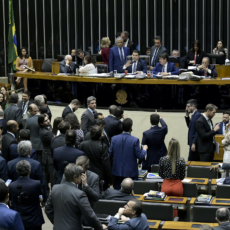 Candidatos brancos e homens receberam os valores mais altos para fazer campanha