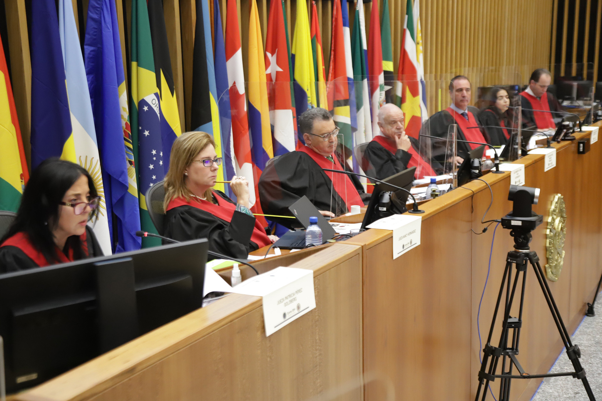 Defendendo os defensores de direitos humanos em tempos de crise democrática