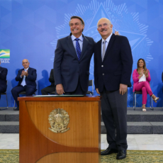 Ação contra sigilo de visitas a Bolsonaro no Planalto está parada há dois meses