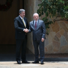 Dobradinha Lula-Lira avança com tratativas da PEC e incomoda alas do PT e do MDB