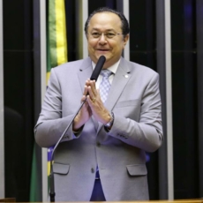 Barroso homologa acordo para Silas Câmara pagar R$ 242 mil por rachadinha