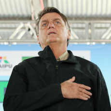 Bolsonaro cometeu crime ao relacionar vacina contra Covid-19 à Aids, conclui PF