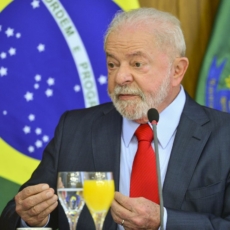 Lula se equilibra entre promessas eleitorais e crise pós atos golpistas