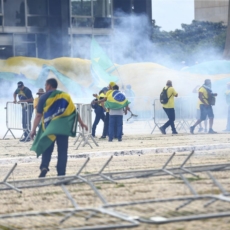 É preciso traçar limites e barrar o golpismo no Brasil