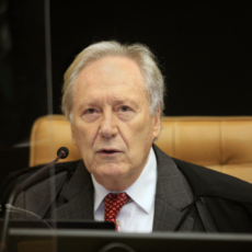 Lewandowski interrompe o julgamento de mais uma ação da reforma da Previdência