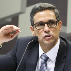 Campos Neto mostra que sentiu pressão de Lula e aponta trilha para consenso sobre meta
